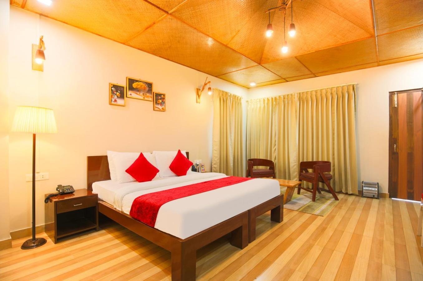 La Nicholas Lake View By Summit Hotels Shillong Luaran gambar