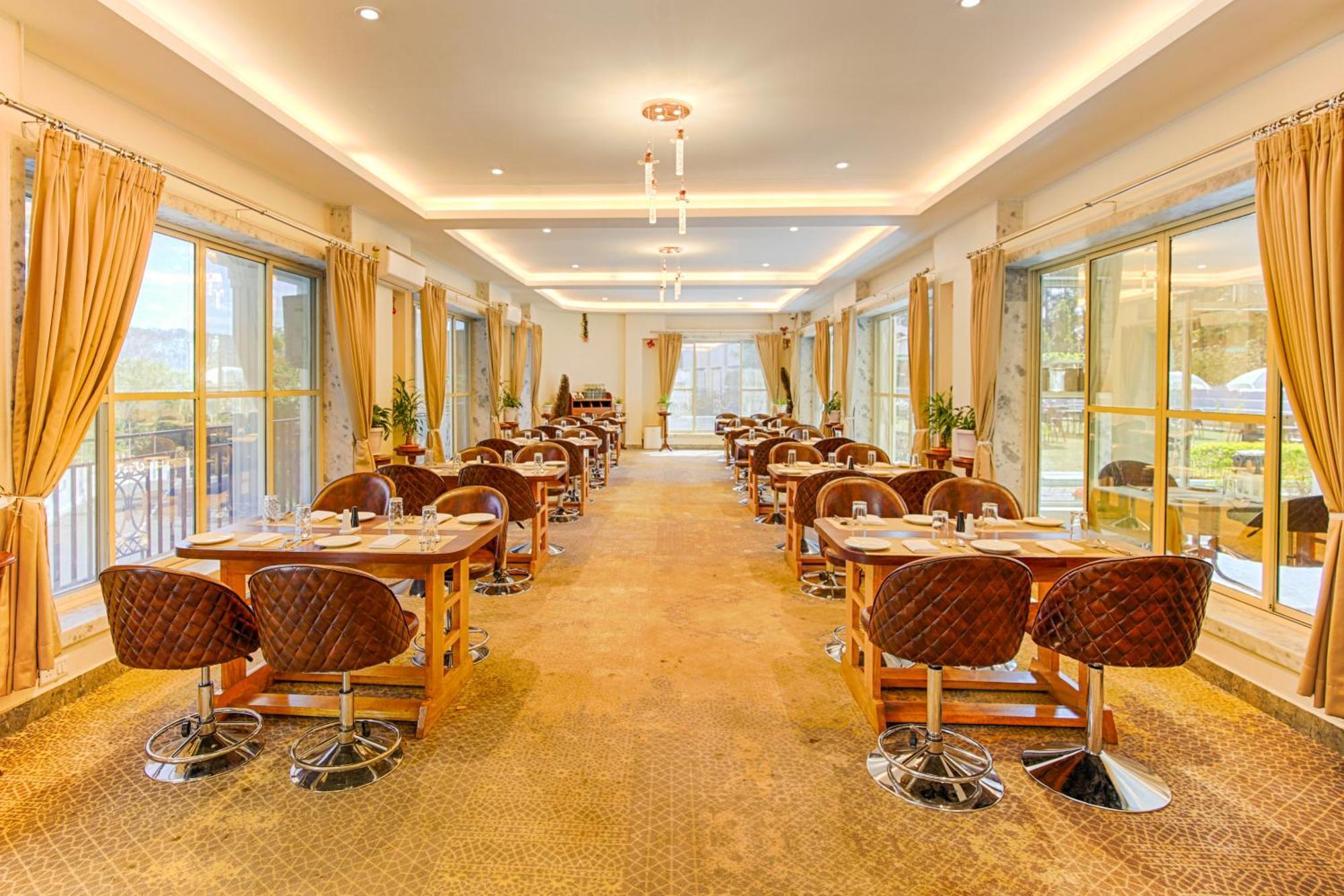 La Nicholas Lake View By Summit Hotels Shillong Luaran gambar