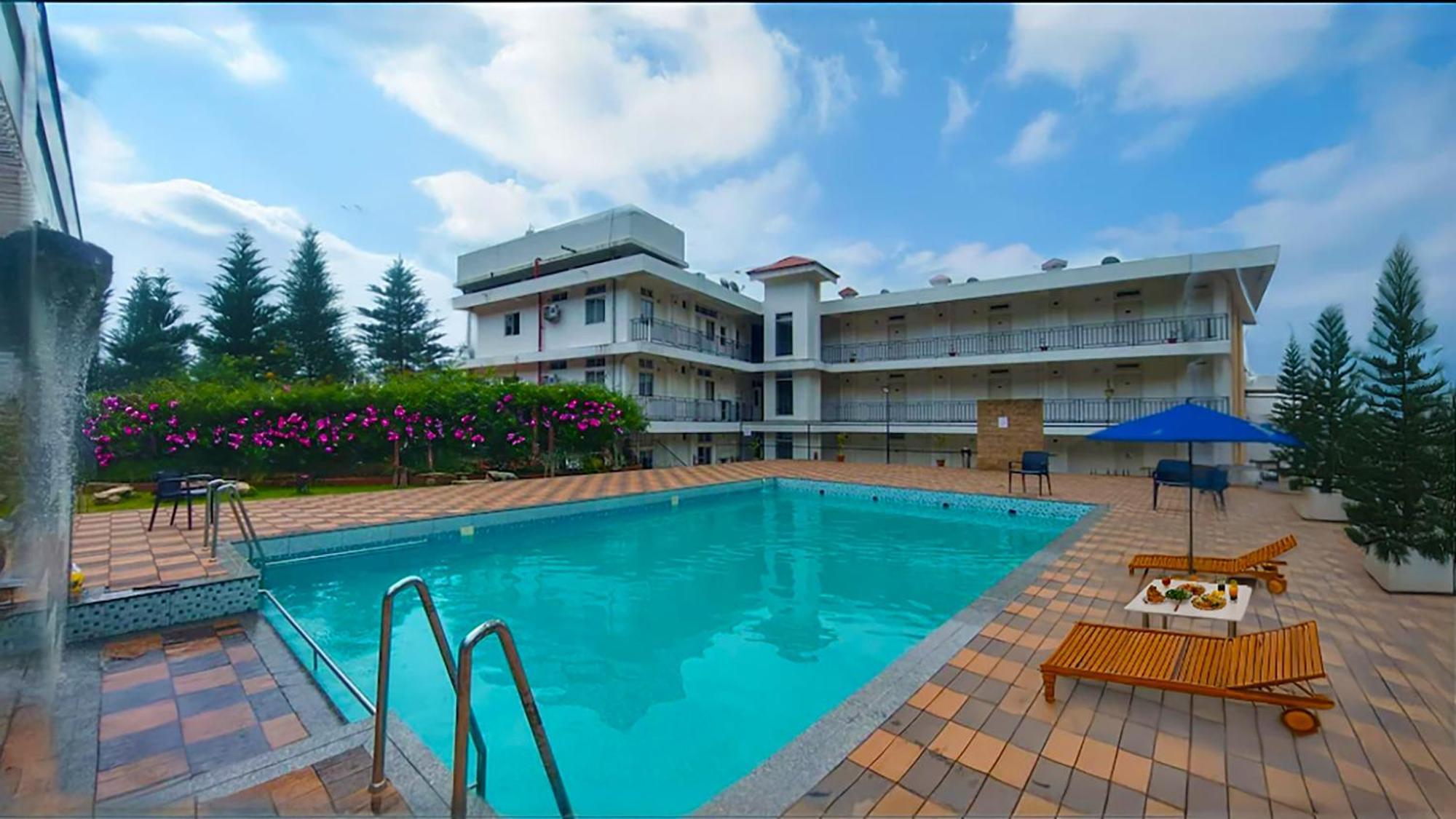 La Nicholas Lake View By Summit Hotels Shillong Luaran gambar