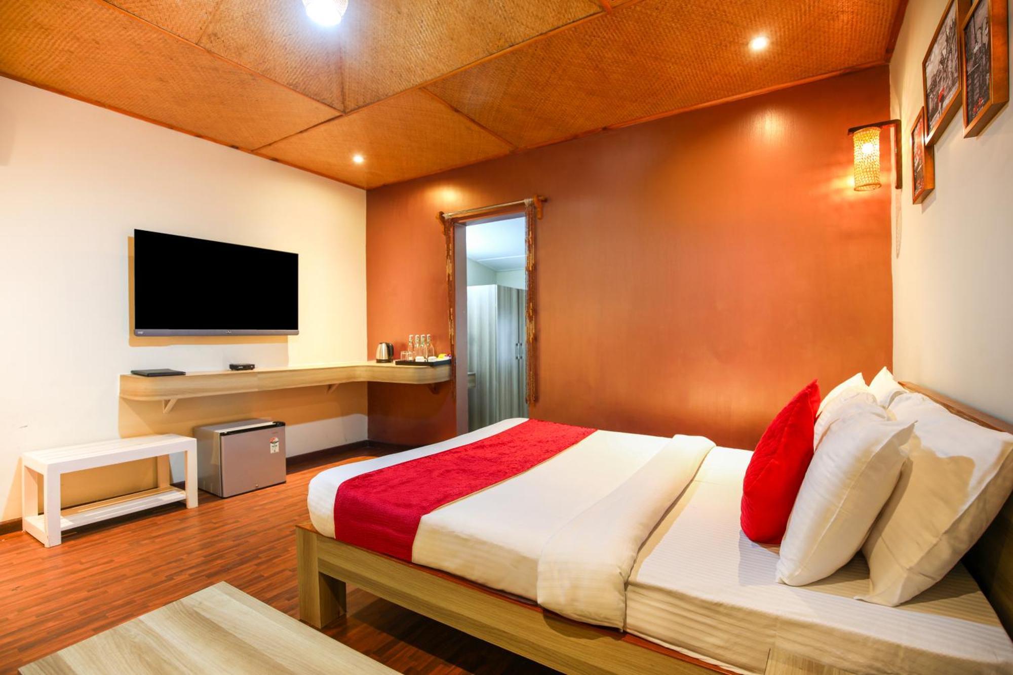 La Nicholas Lake View By Summit Hotels Shillong Bilik gambar